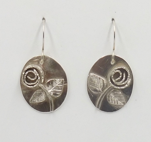 Click to view detail for DKC-2005 Earrings, Oval Sterling Silver with Roses $98